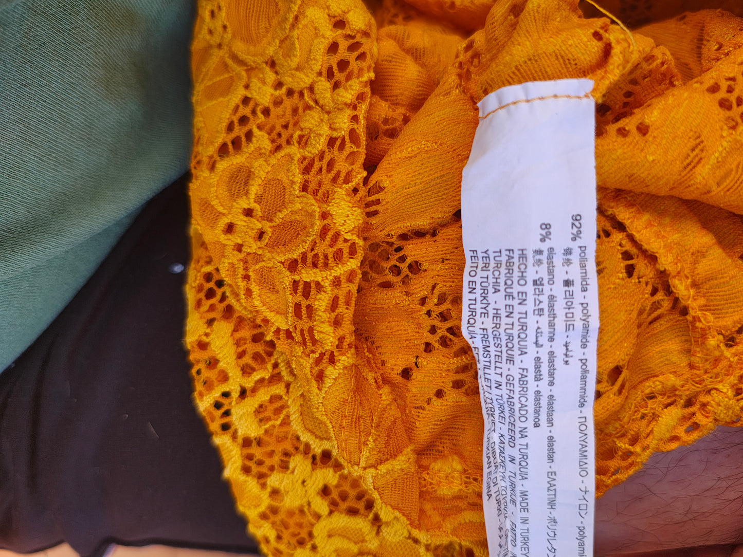 USADO - Top corto de encaje amarillo Zara Trafaluc (Talla S)