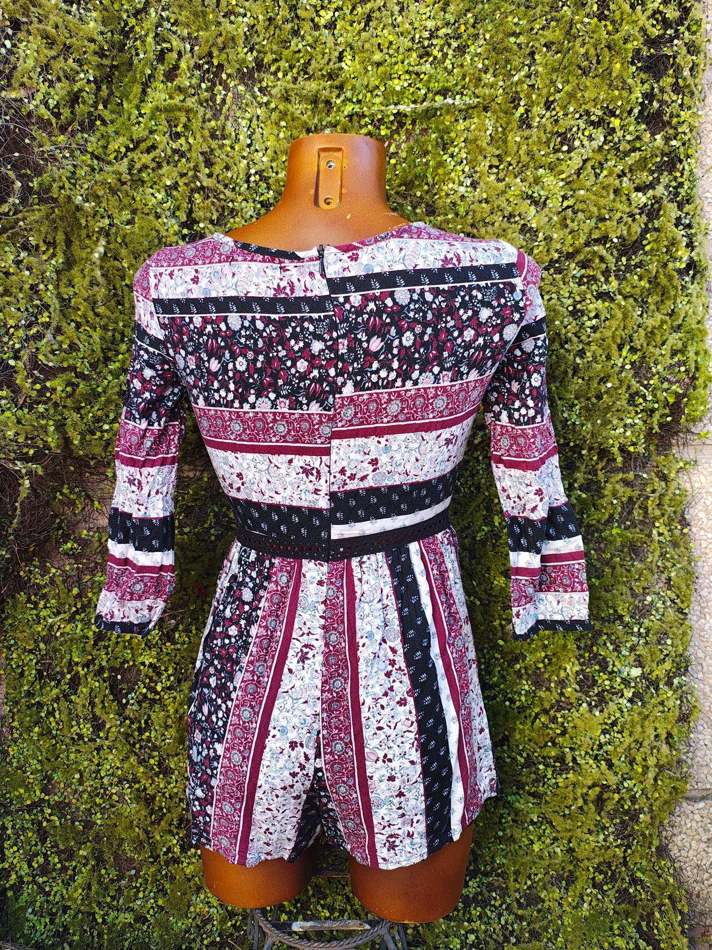 USADO - Mono corto estampado boho de Bershka (Talla S)
