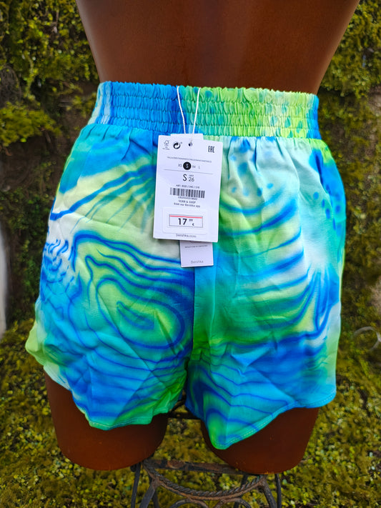 D'OCCASION – Short tie-dye bleu et vert Bershka (Taille EUR S / USA S / MEX 26)