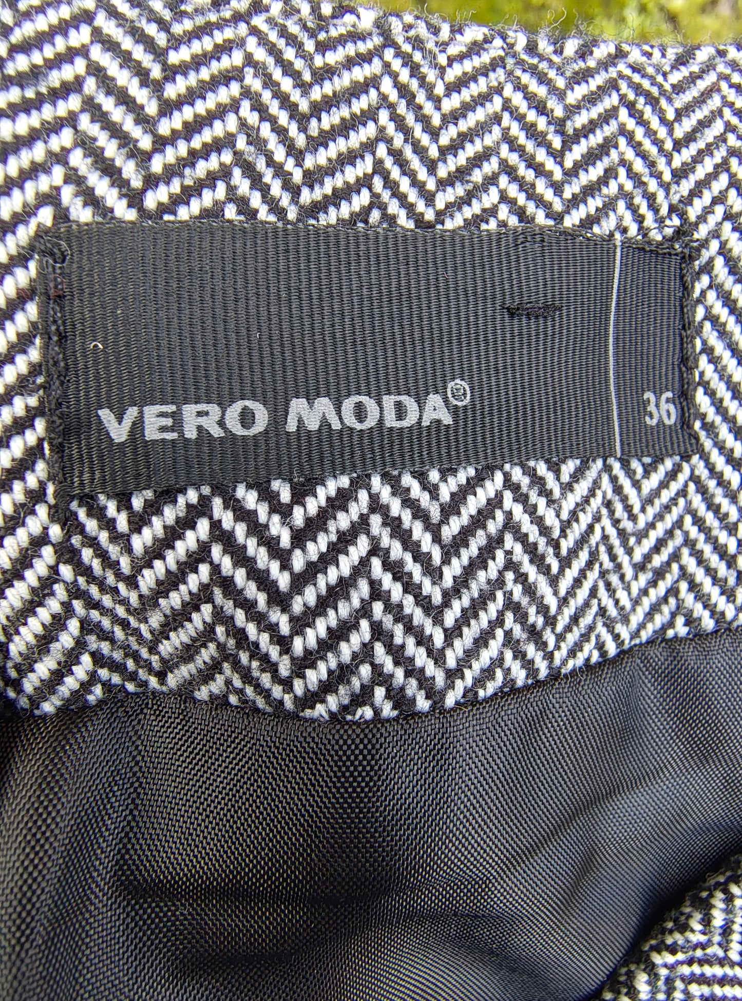 Jupe crayon Vero Moda d'occasion à imprimé chevrons et pinces structurées (Taille 36)