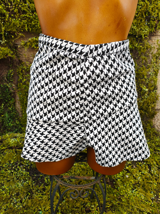 D'OCCASION - Short pied-de-poule noir et blanc à volants (Taille S)