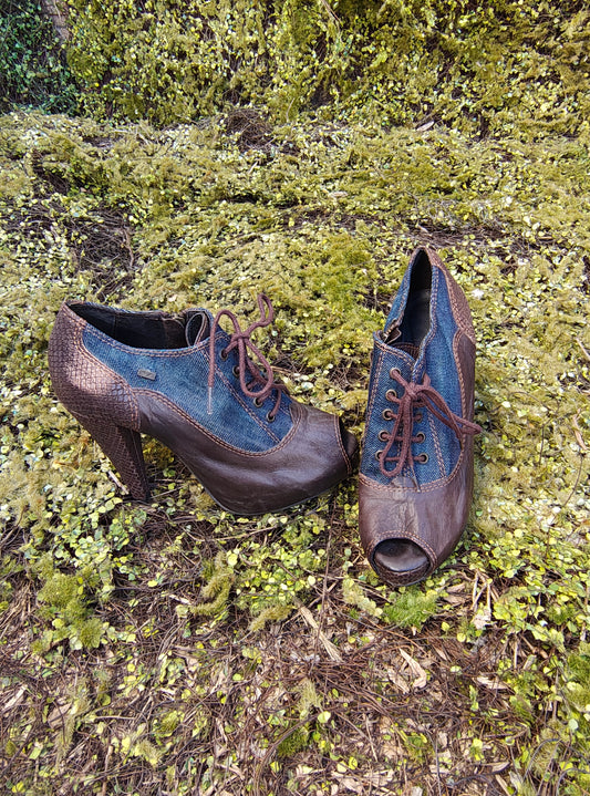 USADO - Botines de tacón denim y piel sintética marrón (Talla 37 aprox.)