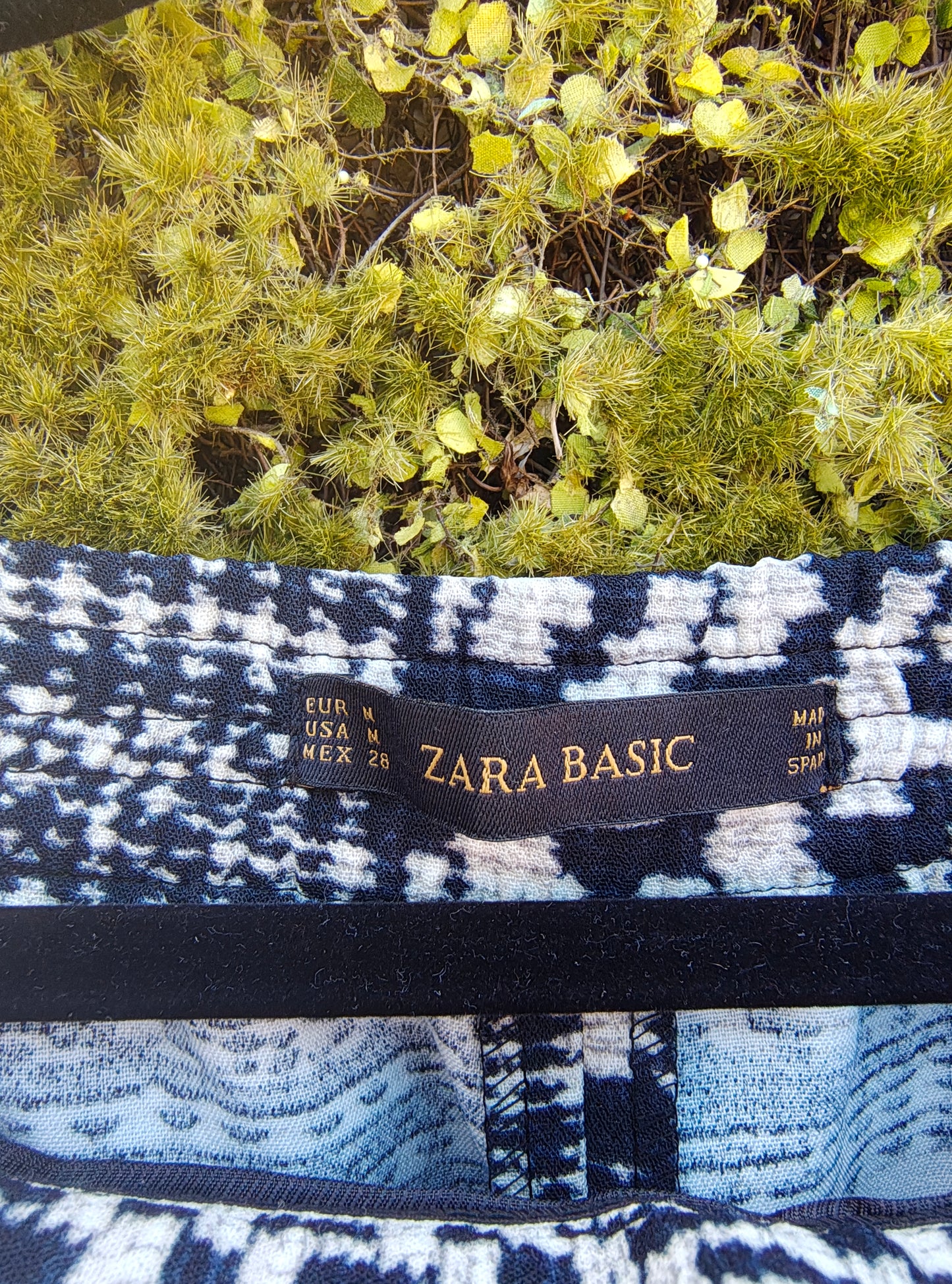 USADO - Pantalón jogger de cuadros blanco y negro Zara Basic (Talla EUR M)