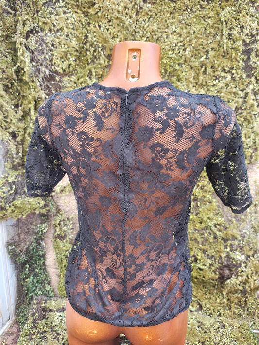 D'OCCASION – Haut semi-transparent en dentelle florale noire Zara Trafaluc (taille S)