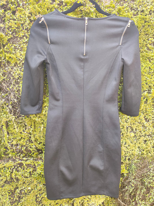 USADO – Vestido negro con cremalleras bershka Collection (Talla S)