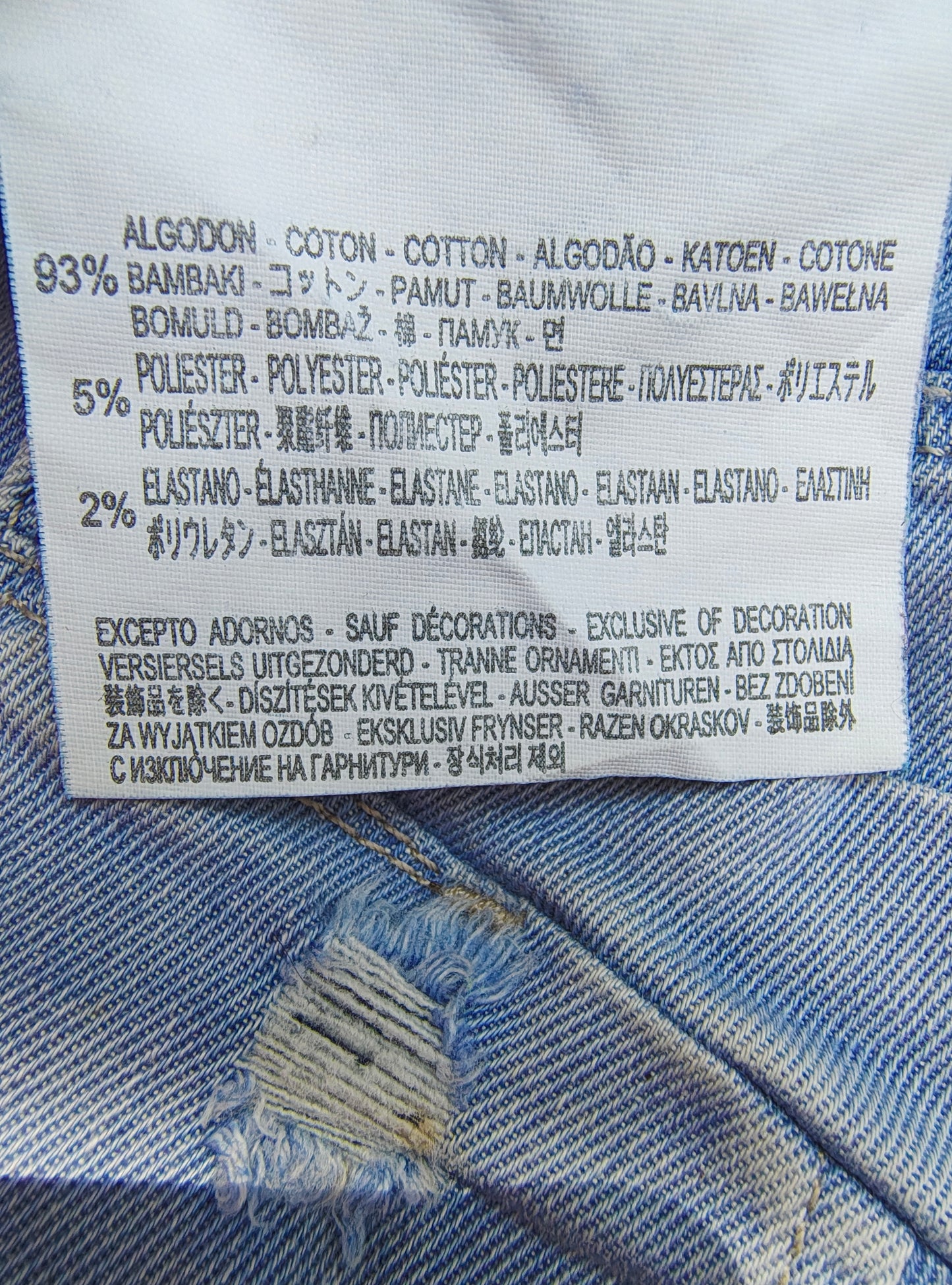 USADO – Shorts vaqueros desgastados azul claro de BERSHKA Denim Collection (Talla EUR 32)