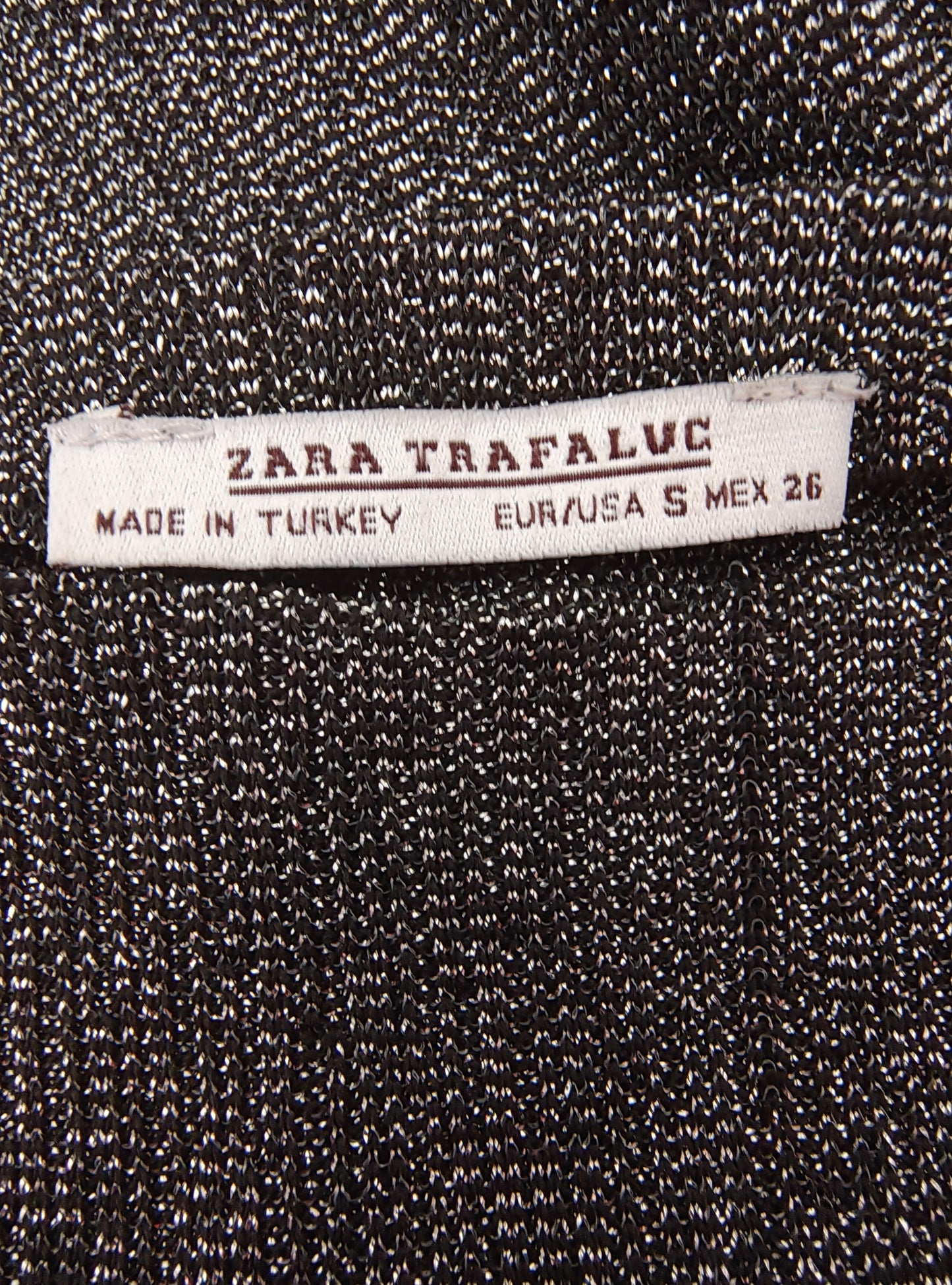 D'OCCASION – Haut métallisé noir à manches longues ZARA Trafaluc (taille S EUR/USA)