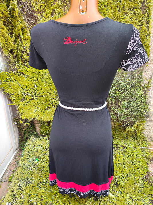 USADO – Vestido negro con estampados de dragones Desigual (Talla no visible, similar a M)