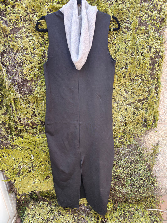USADO – Vestido midi negro sin mangas con cuello alto gris de ZARA (Talla EUR S)