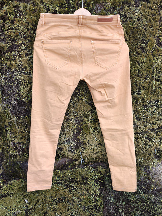 Pantalon skinny moutarde Stradivarius d'occasion (taille 38 EUR)