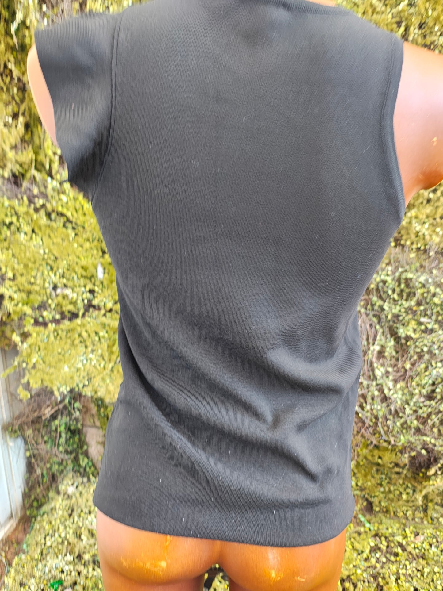 USADO – Top negro sin mangas con volante ZARA KNIT (Talla EUR S)