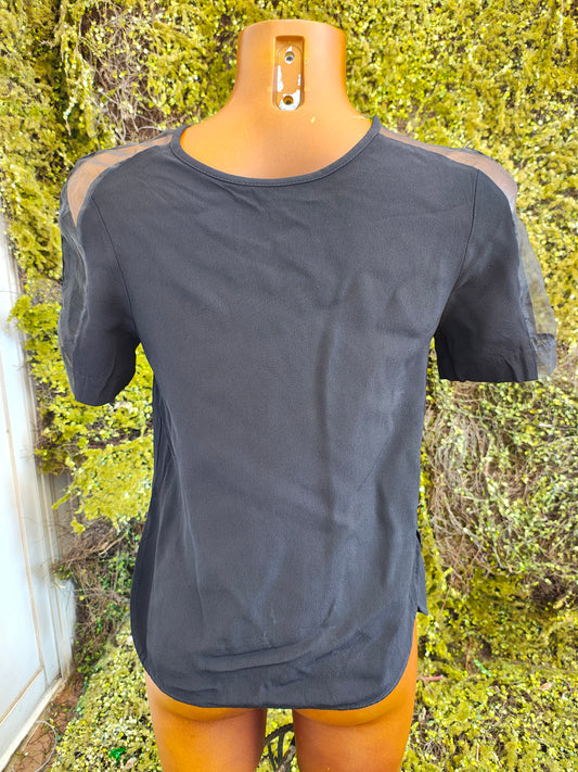 D'OCCASION – Chemisier noir avec fermeture éclair sur le devant et manches semi-transparentes par ZARA WOMAN (Taille EUR XS)