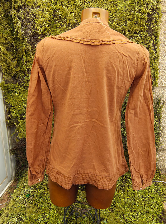 D'OCCASION – Chemisier marron avec dentelle et boutons sur le devant de Stradivarius (Taille S)