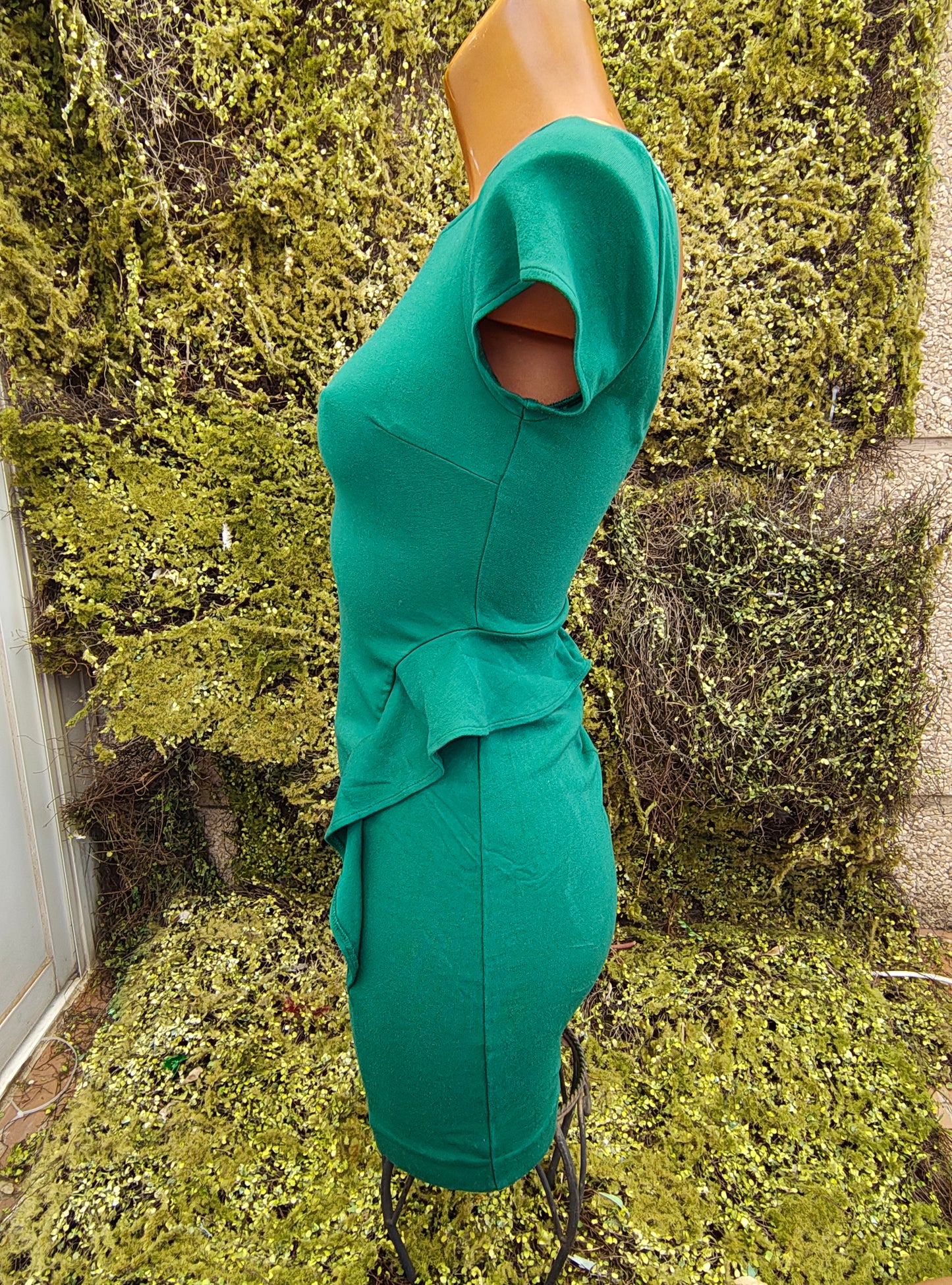 D'OCCASION – Robe ajustée verte Zara Trafaluc à volants latéraux (Taille M)
