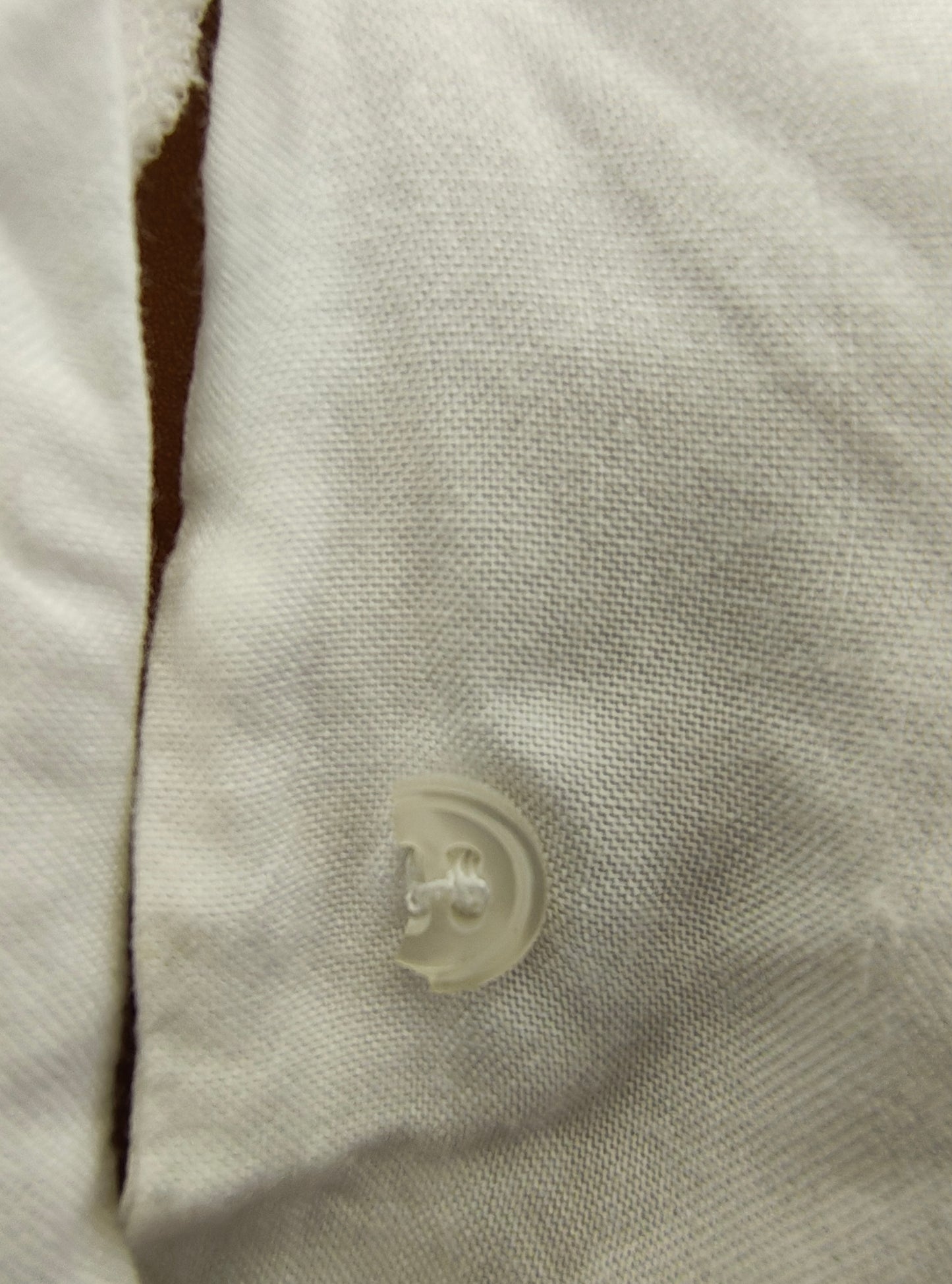 USADO – Camisa blanca crop con cuello de Bershka (Talla EUR M)