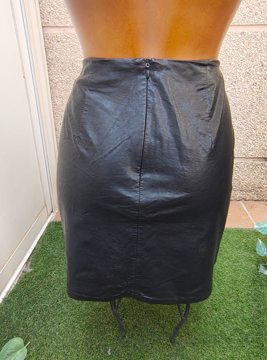 D'OCCASION – Jupe crayon effet cuir noir de ZARA (Taille S)