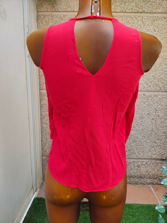 D'OCCASION – Haut rouge sans manches Bershka avec ouverture dans le dos (Taille XS)