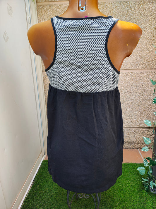 USADO – Vestido babydoll negro con top estampado de TRF ZARA (Talla S)
