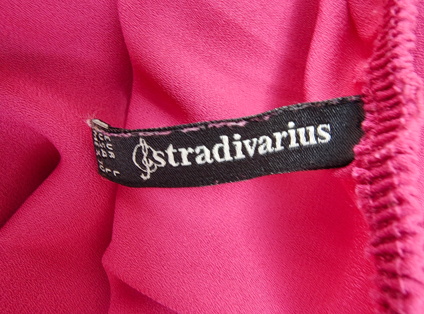 USADO – Top fucsia con volantes en hombros STRADIVARIUS (Talla L)