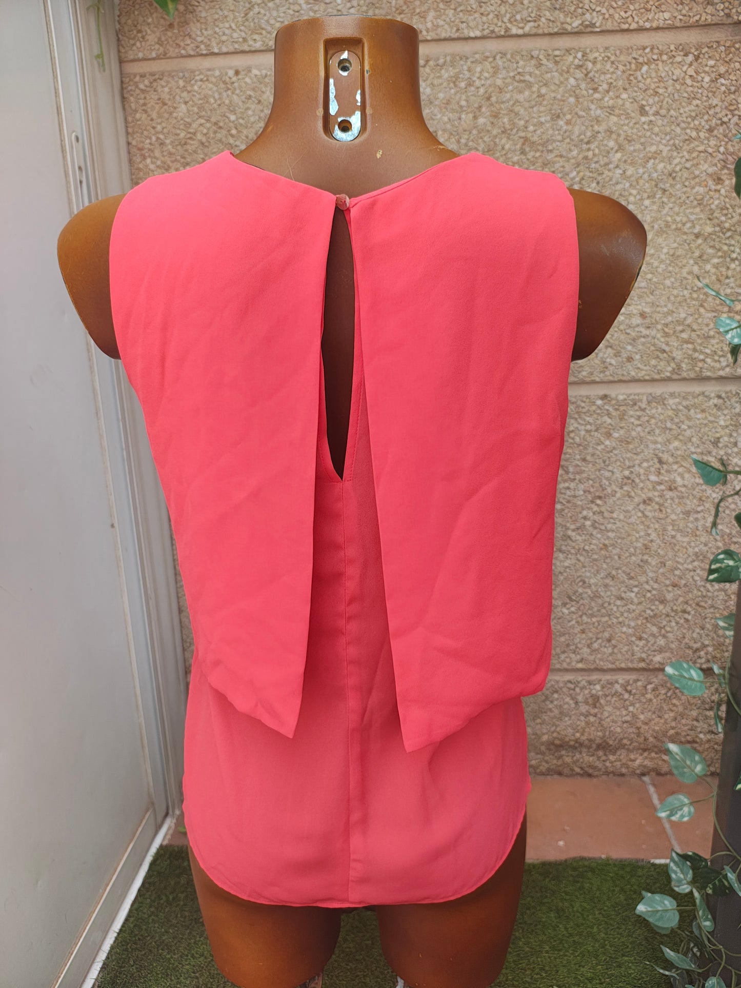 USADO – Top sin mangas coral con doble capa ZARA BASIC (Talla XS)
