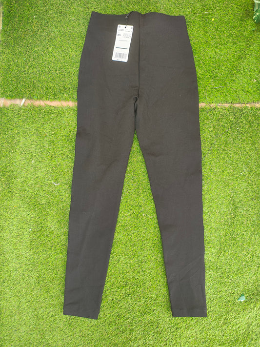 NOUVEAU – Legging noir MANGO BASICS avec bande latérale jaune (Taille XS)