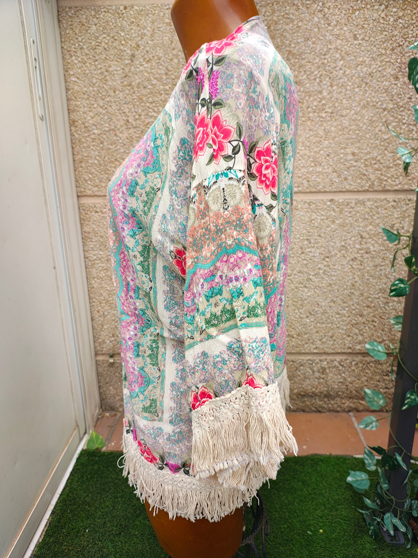 D'OCCASION – COLLECTION MULAYA Kimono à imprimé floral et franges (Taille unique)