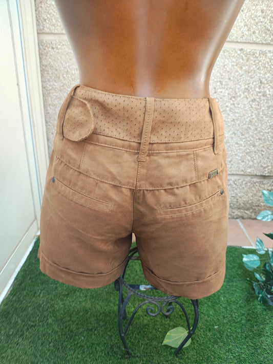 USADO – Shorts marrones con cinturón STRADIVARIUS (Talla EUR 34)