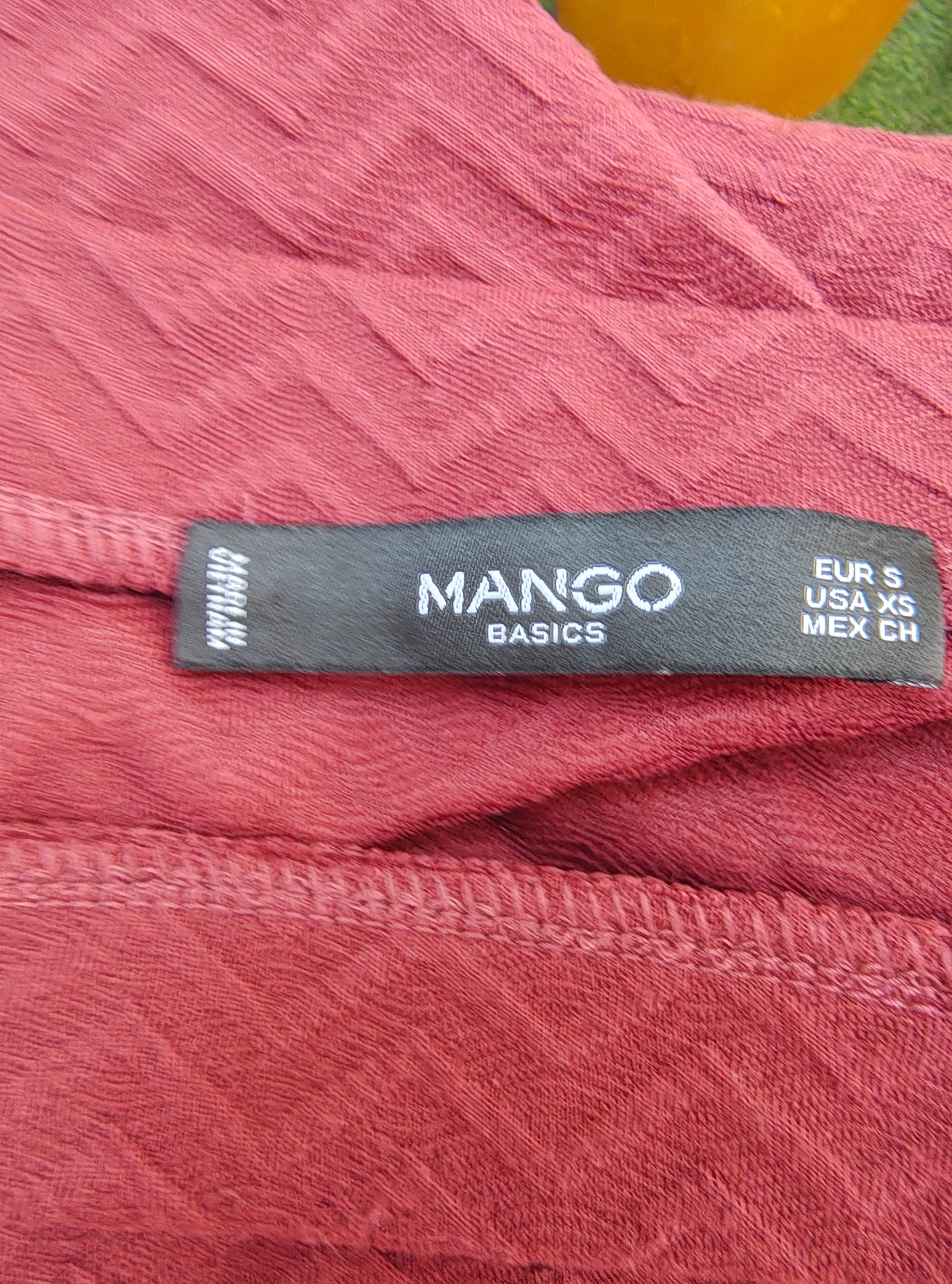 D'OCCASION – Jupe patineuse bordeaux texturée en zigzag MANGO Basics (taille S)