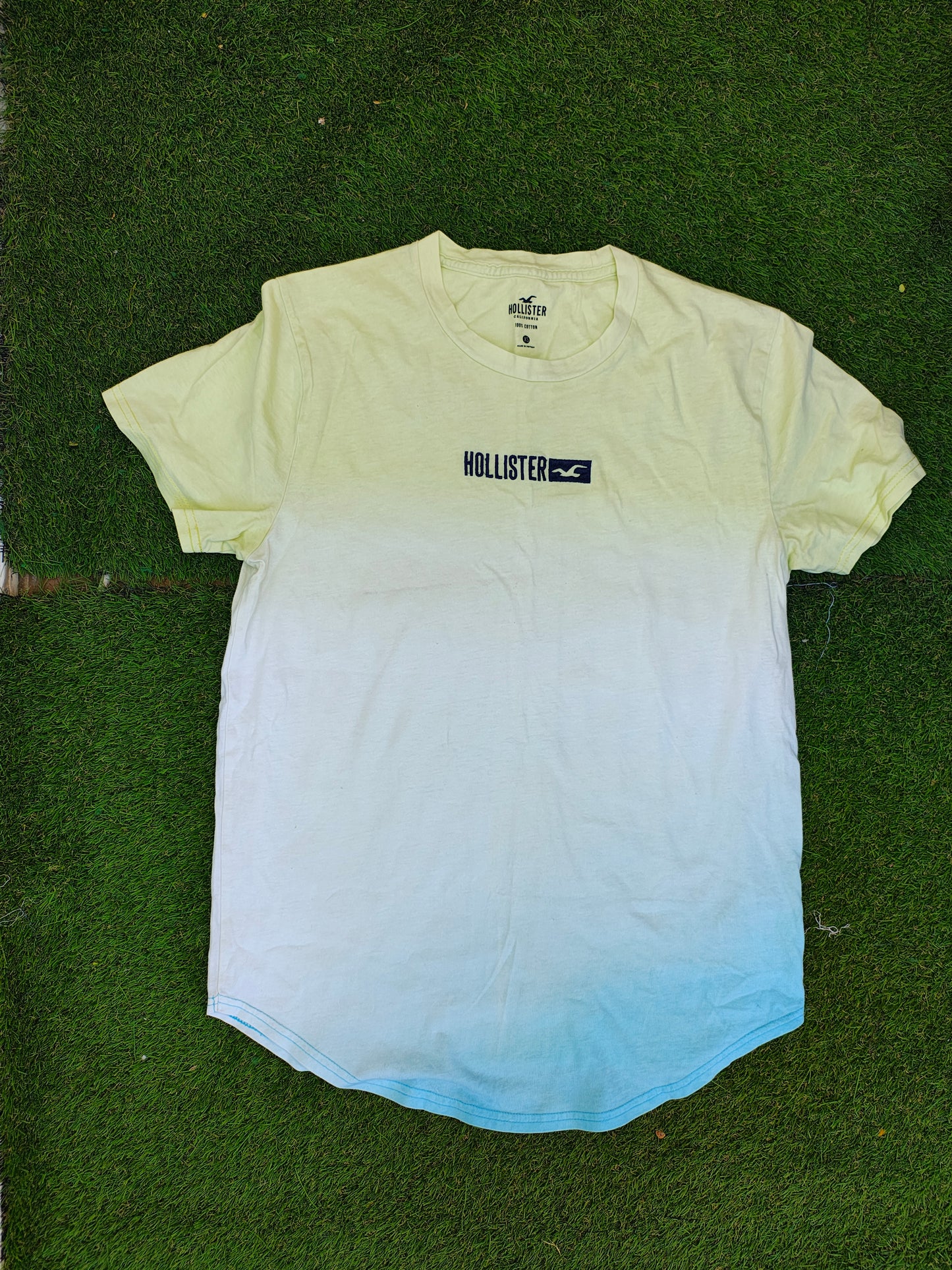 USADO – Camiseta degradada amarillo a azul HOLLISTER (Talla XS)
