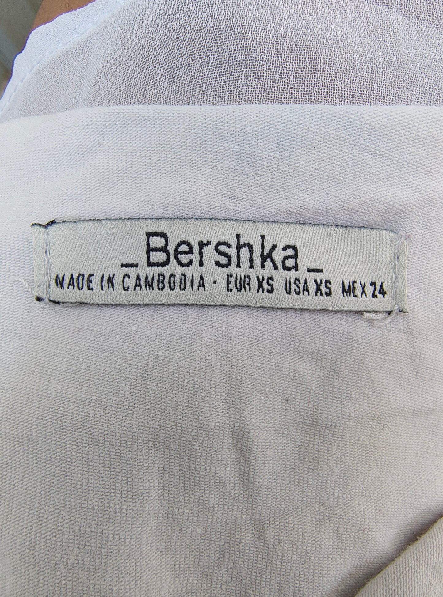 USADO – Top blanco de tirantes con doble capa BERSHKA (Talla XS)