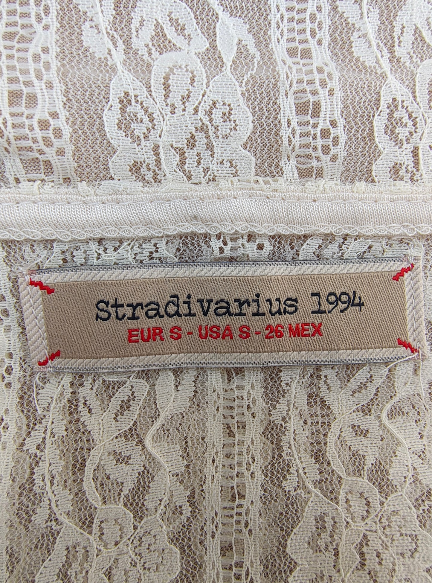 USADO – Camiseta de encaje beige con transparencias STRADIVARIUS 1994 (Talla S)