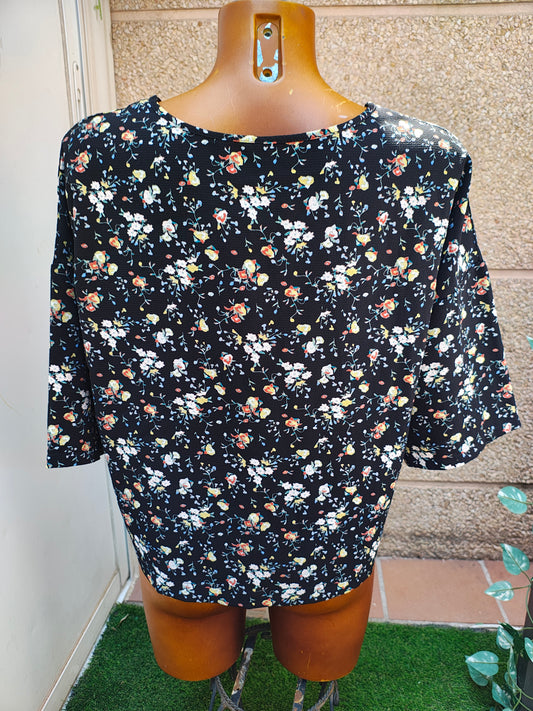 D'OCCASION – Chemisier noir à fleurs à manches larges STRADIVARIUS (Taille S)