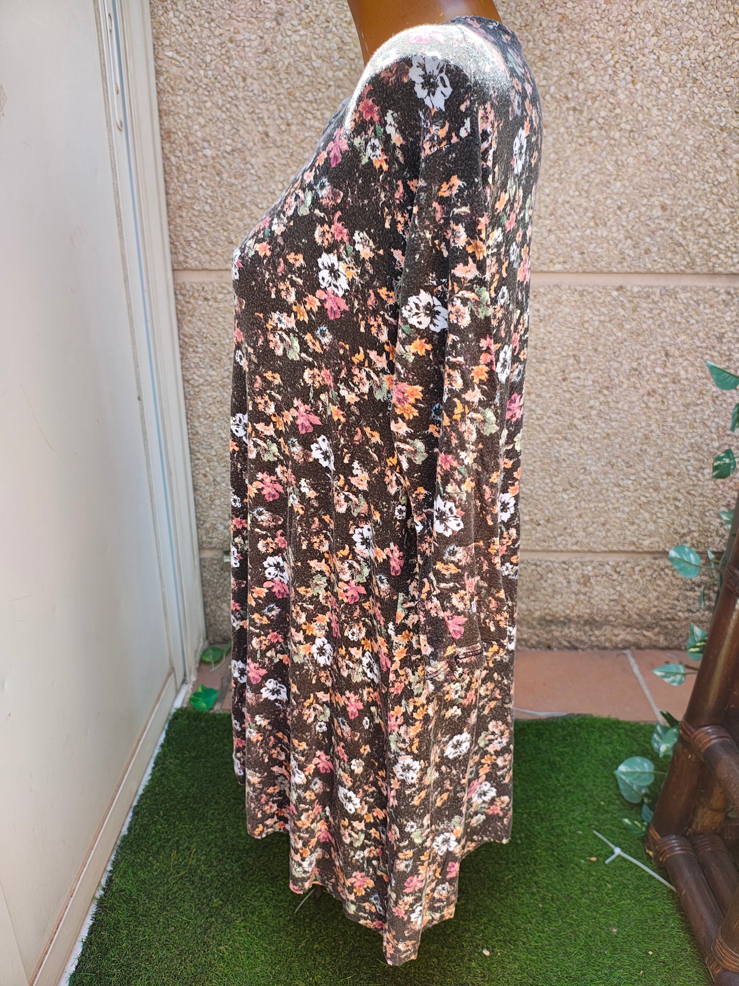 USADO – Vestido floral de manga larga en tonos cálidos Bershka (Talla S)