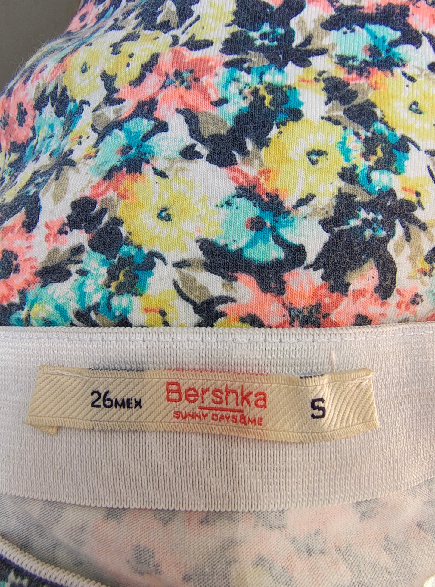 USADO – Falda ajustada floral multicolor BERSHKA "Sunny Days Same" (Talla S)