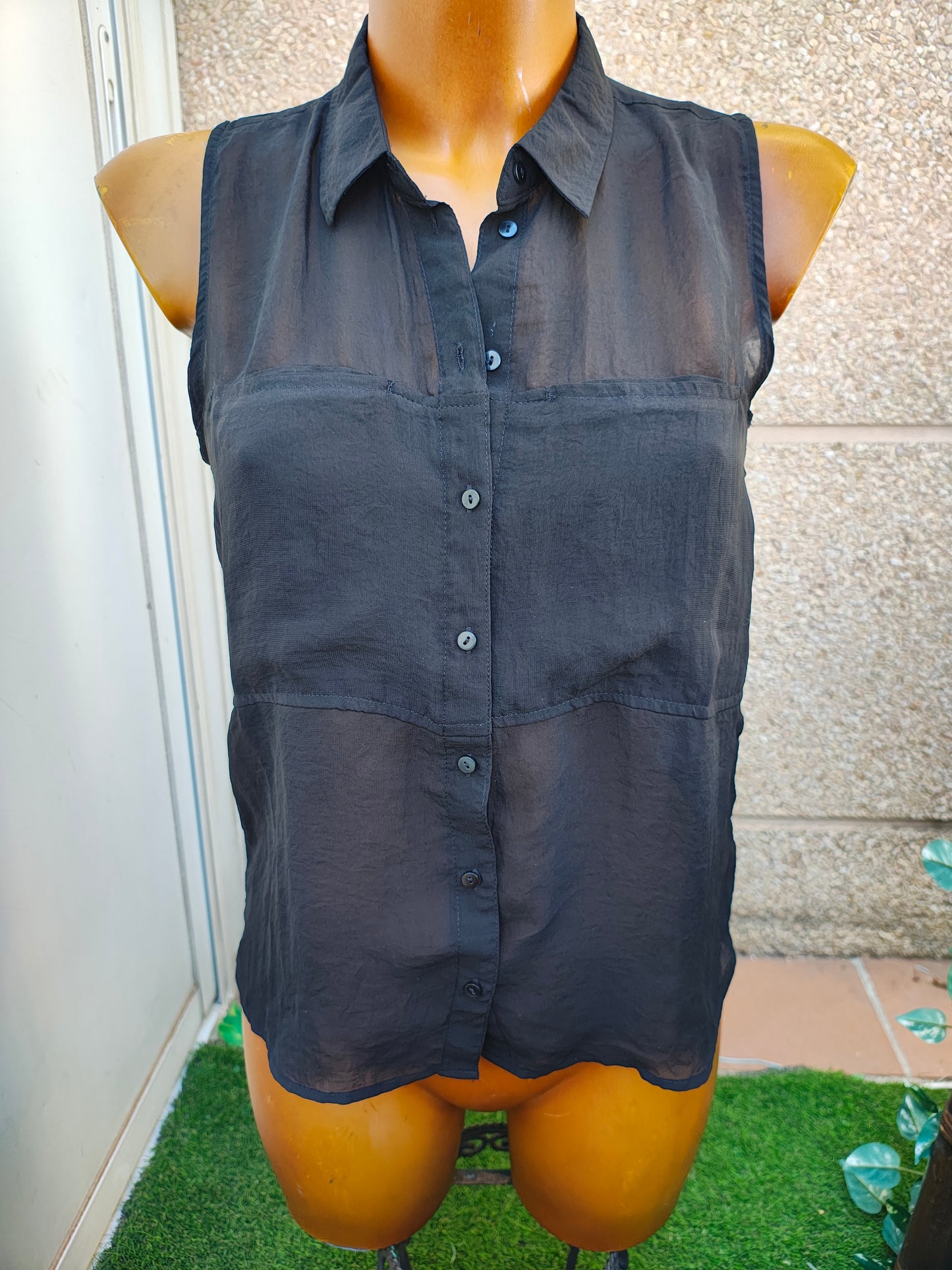 USADO – Top negro sin mangas semitransparente BSK by Bershka (Talla M)
