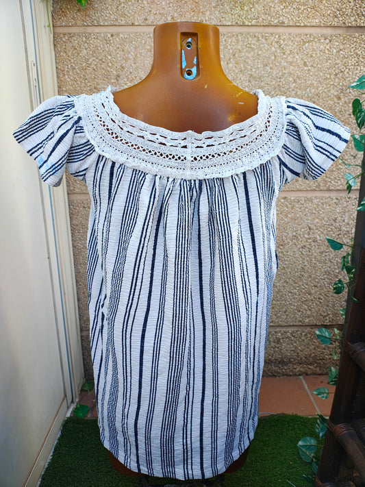 USADO – Top blanco de rayas con cuello crochet ZARA (Talla S)