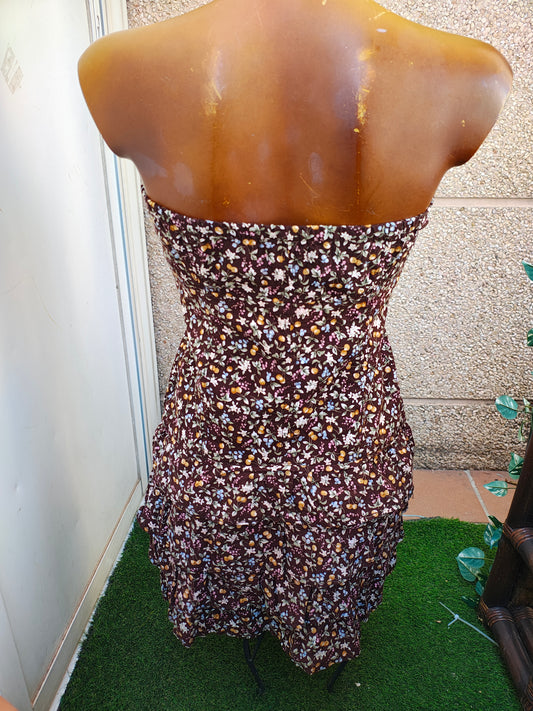 USADO – Vestido palabra de honor floral marrón de STRADIVARIUS (Talla M)
