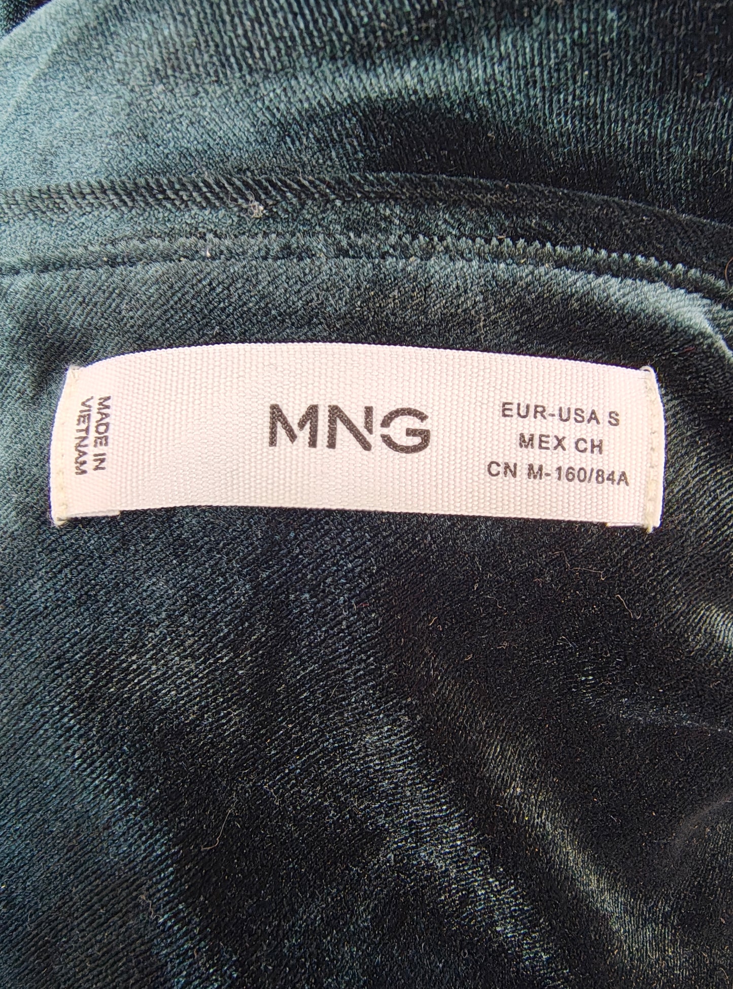 USADO – Top de terciopelo verde asimétrico con manga fruncida MNG (Talla S)