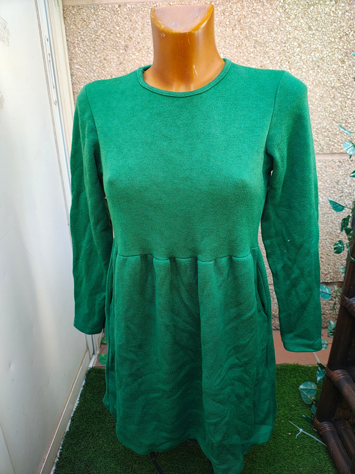 USADO – Vestido verde de punto VALENTINA con corte fruncido (Talla no visible)