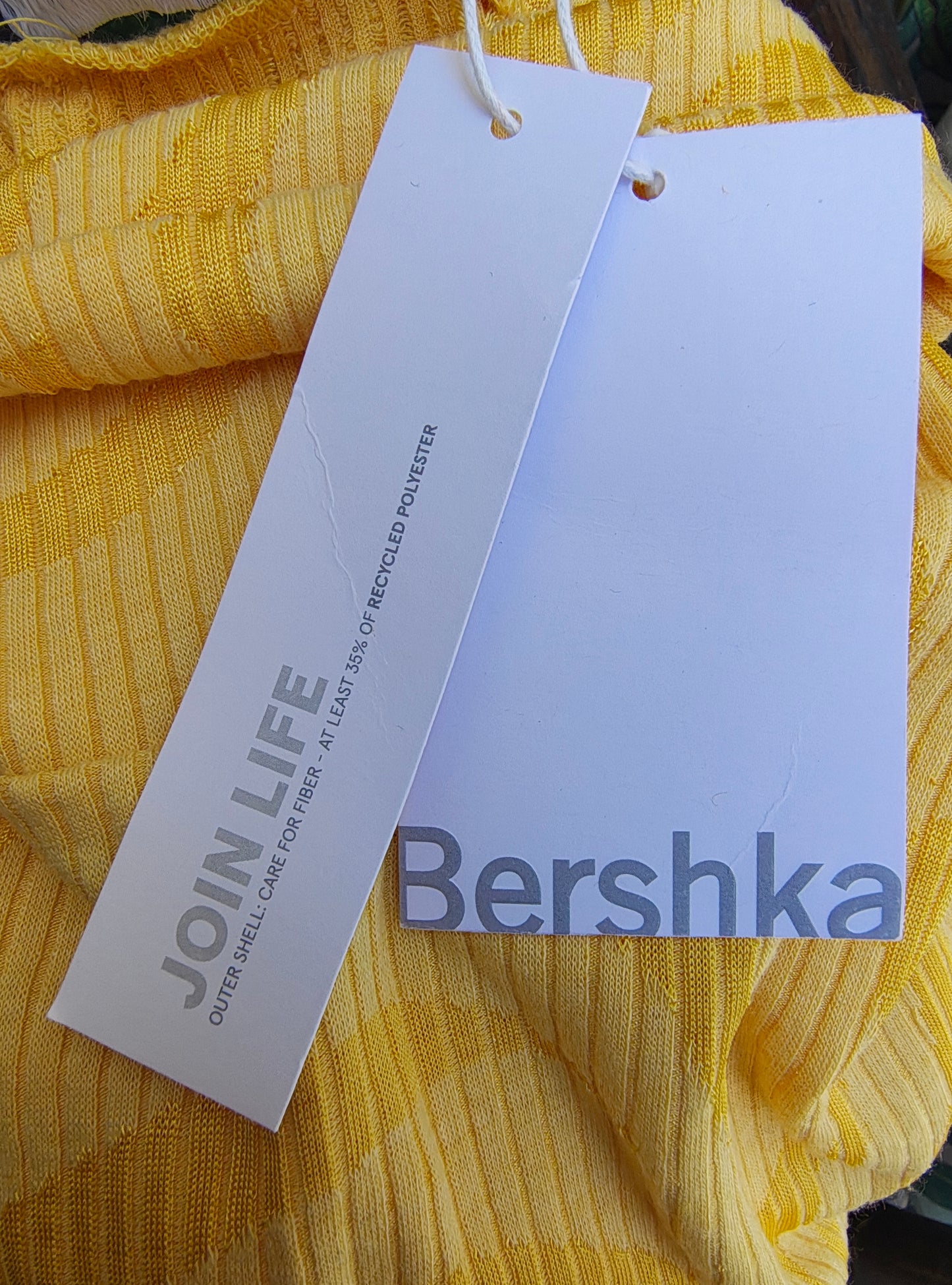 NUEVO – Top amarillo de canalé con cuello alto BERSHKA Join Life (Talla M)
