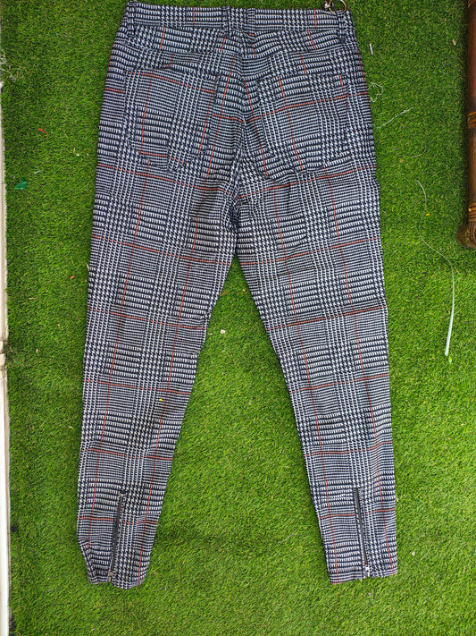 USADO – Pantalón cuadros Príncipe de Gales con cadena ZARA (Talla EUR 40)