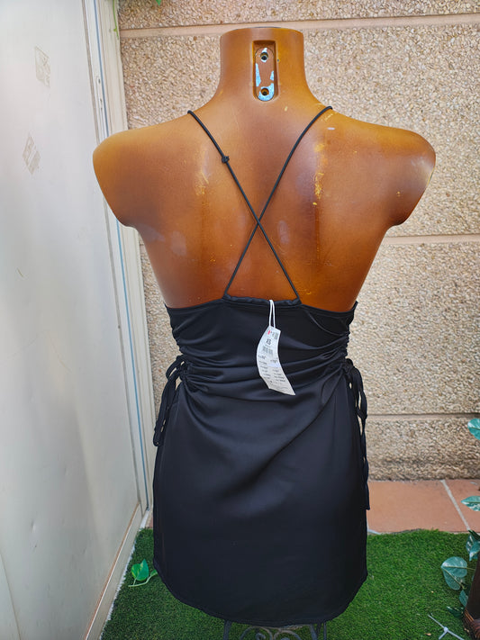 NUEVO  – Vestido negro con abertura lateral y fruncido CROPP (Talla XS)