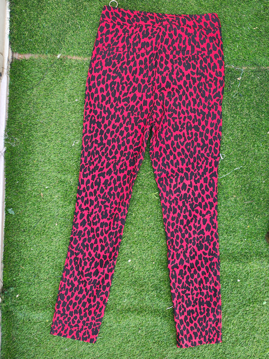 USADO – Pantalones rojos animal print con cremallera ZARA BASIC (Talla EUR XS)