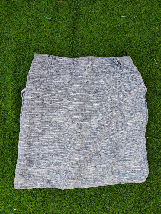 USADO – Falda gris jaspeada con botones y bolsillos MNG Suit (Talla EUR 40)