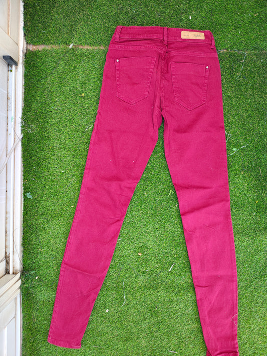 USADO – Pantalones burdeos pitillo Zara Trafaluc (Talla EUR 32)