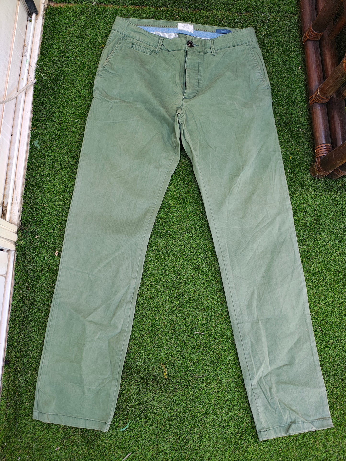 USADO – Pantalones chinos verde oliva Easy Wear by El Corte Inglés (Talla EUR 42)
