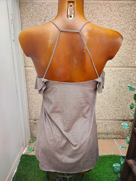 USADO – Vestido corto taupe con volantes escote Zara Woman Collection (Talla S)