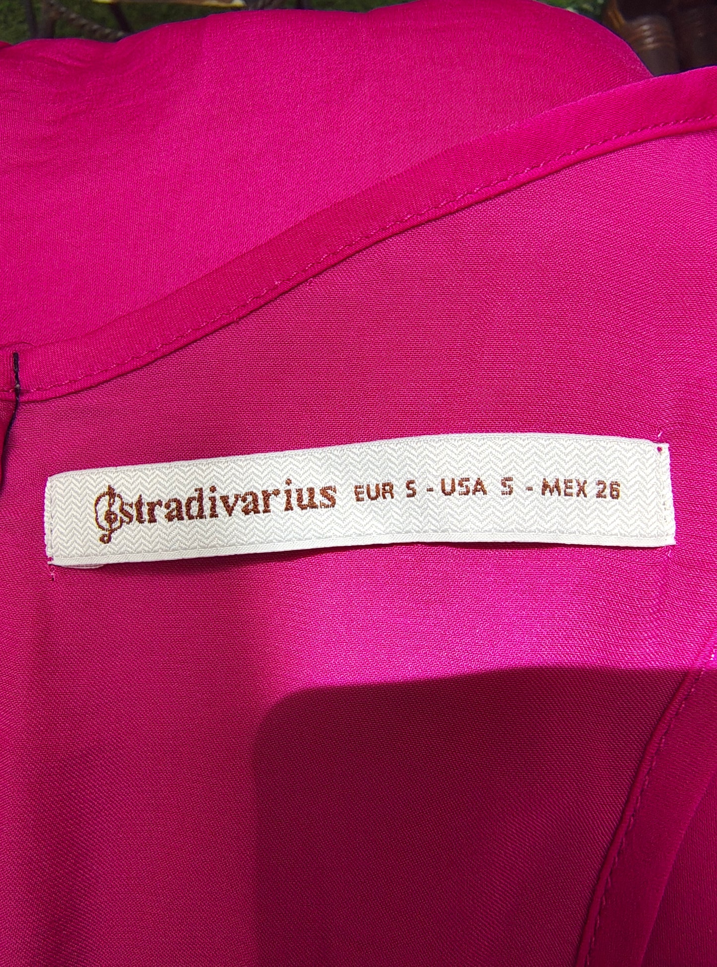 USADO – Top fucsia sin mangas con cremallera trasera STRADIVARIUS (Talla S)