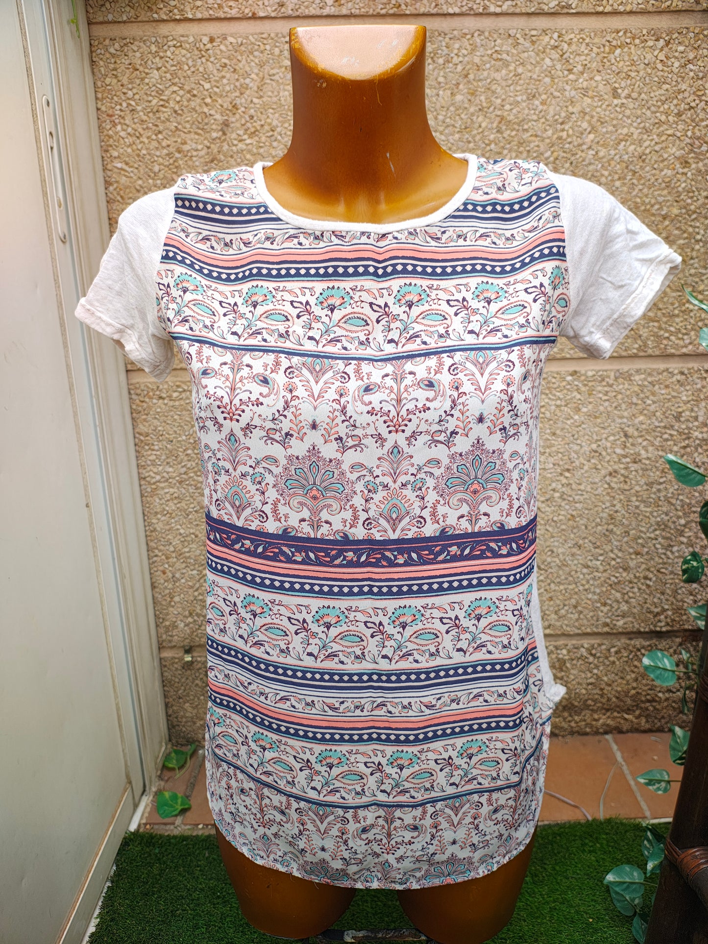 USADO – Camiseta estampada blanca Stradivarius (Talla EUR S)