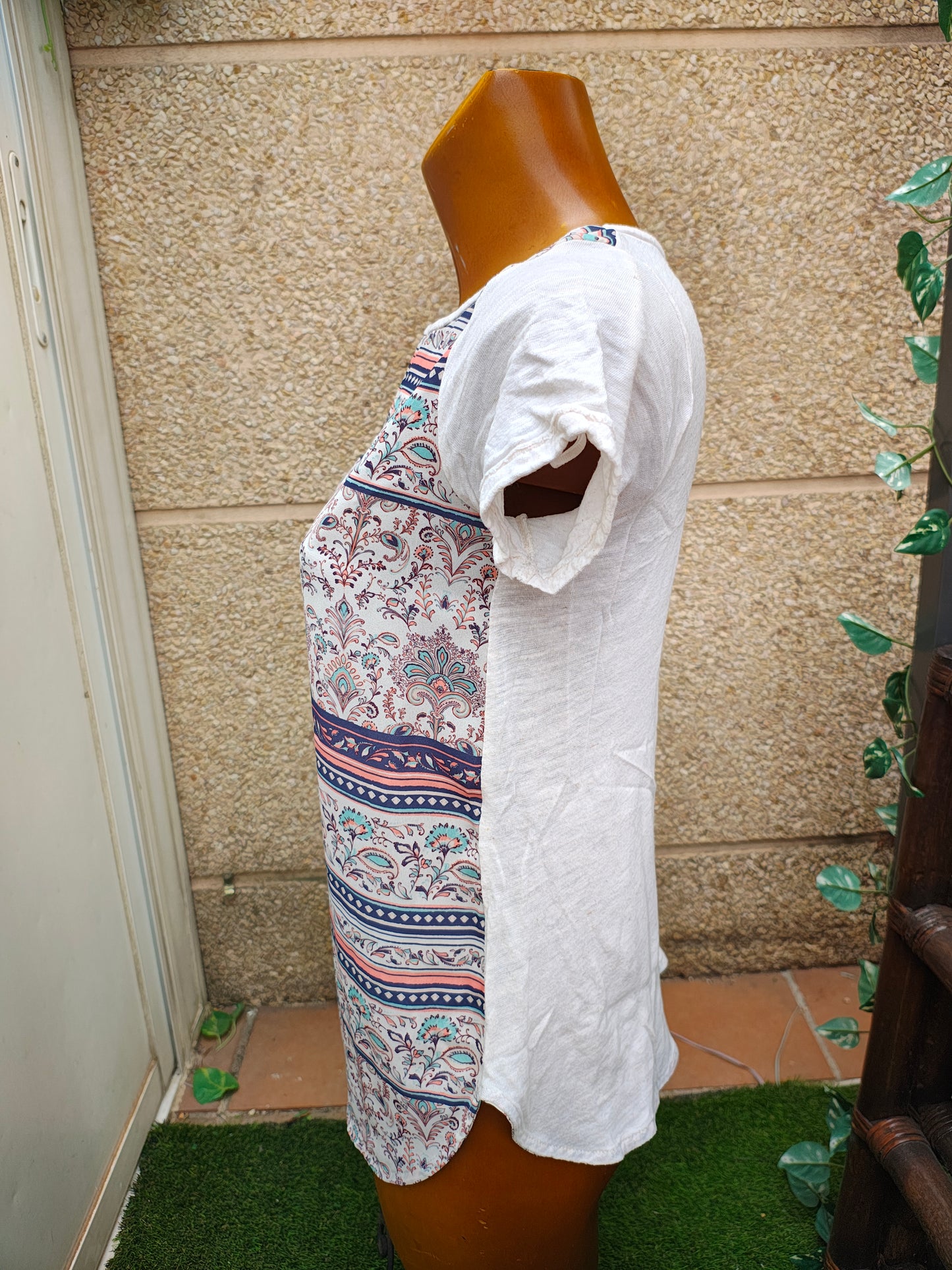 USADO – Camiseta estampada blanca Stradivarius (Talla EUR S)